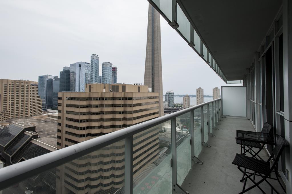 Velvet Suites - Cn Tower & Convention Centre Toronto Exterior photo